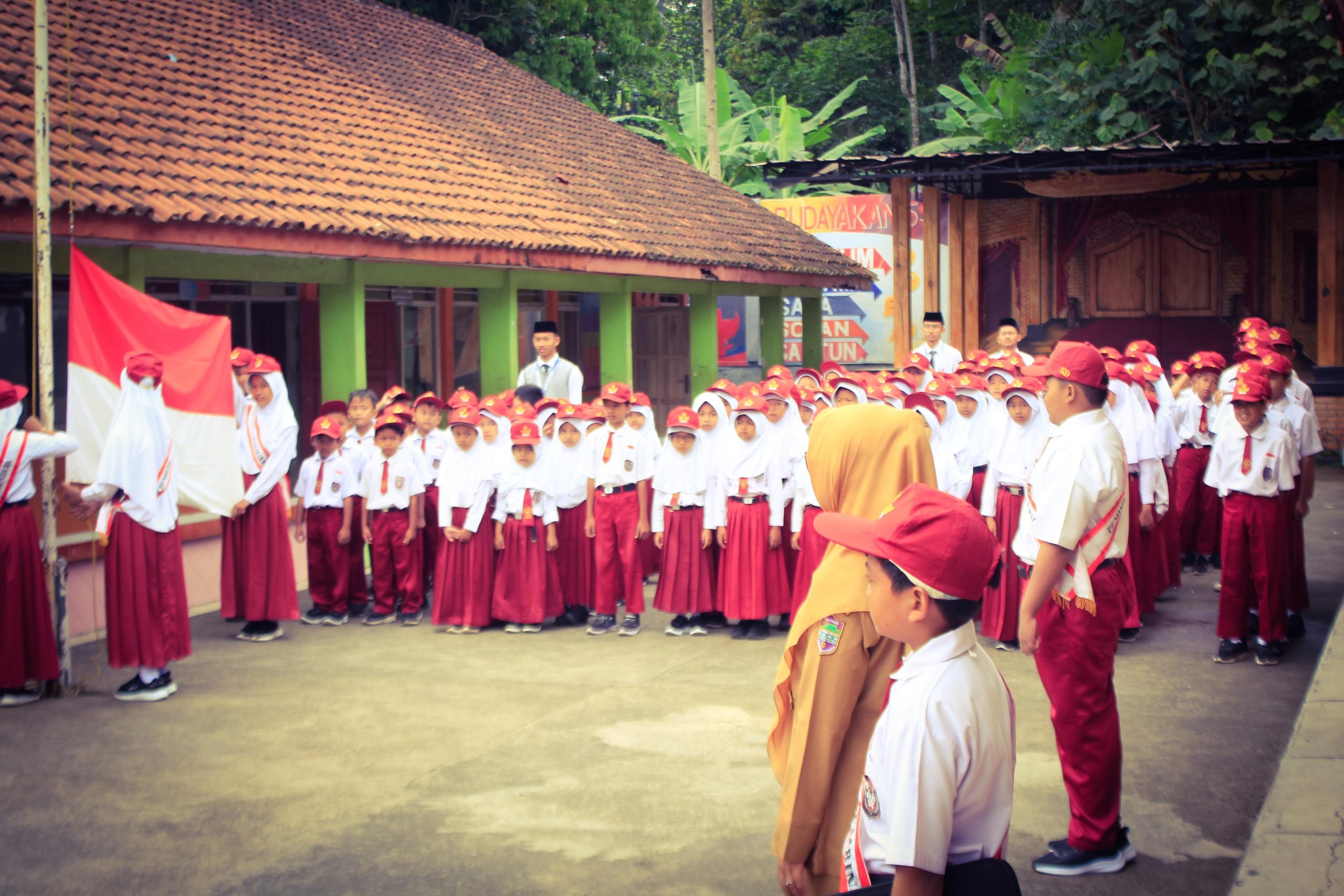 Upacara Bendera Hari Senin